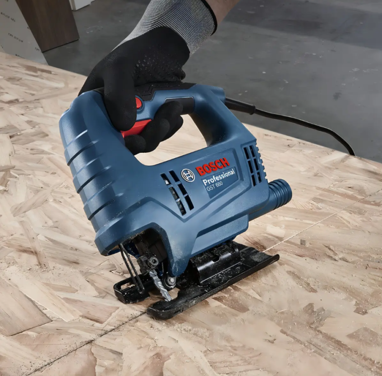Serra Tico-Tico: Bosch GST 680 vs DeWalt DWE300